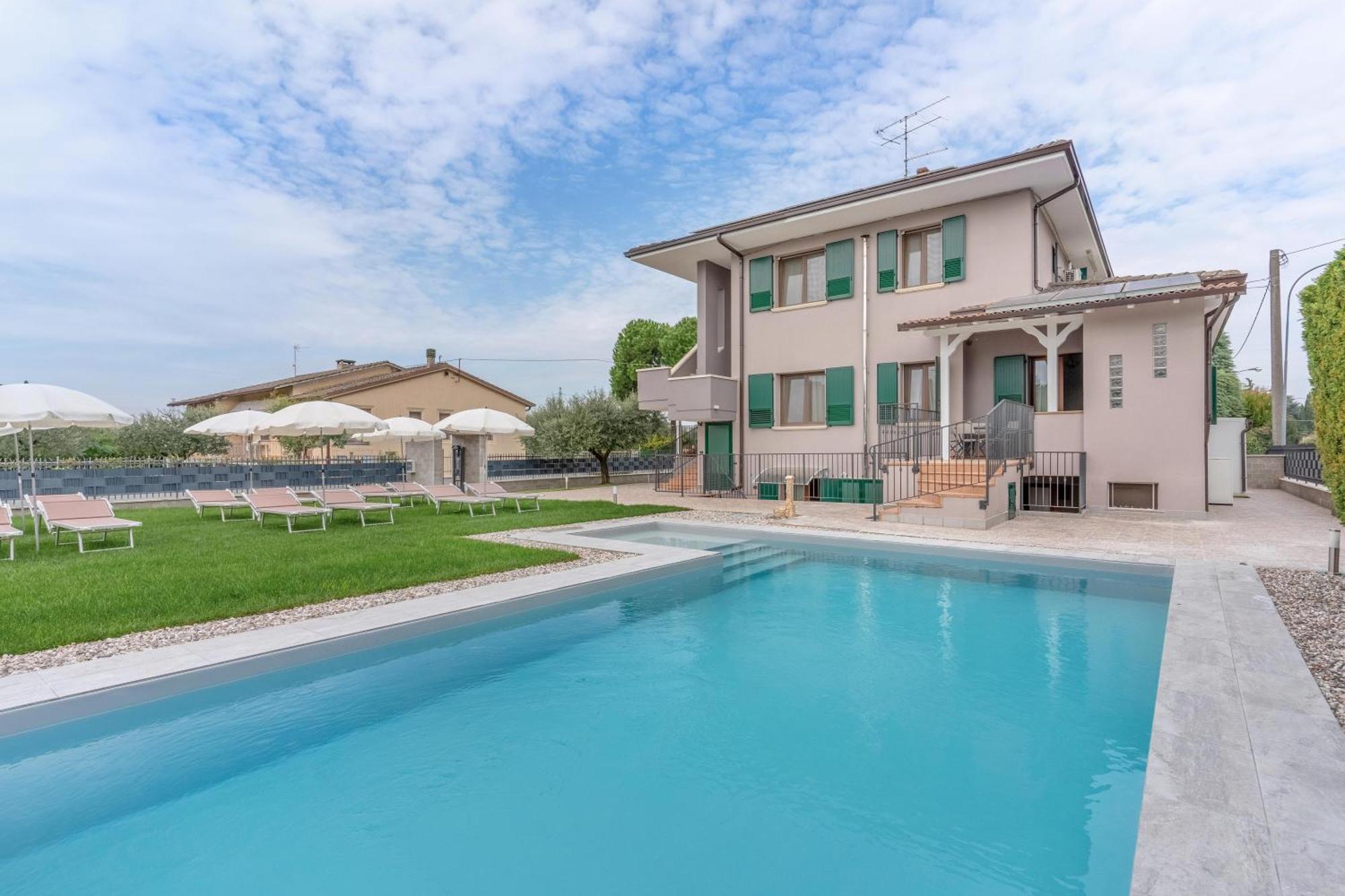 -Free Pool And Parking- Garda House Apartments Castelnuovo del Garda Bagian luar foto