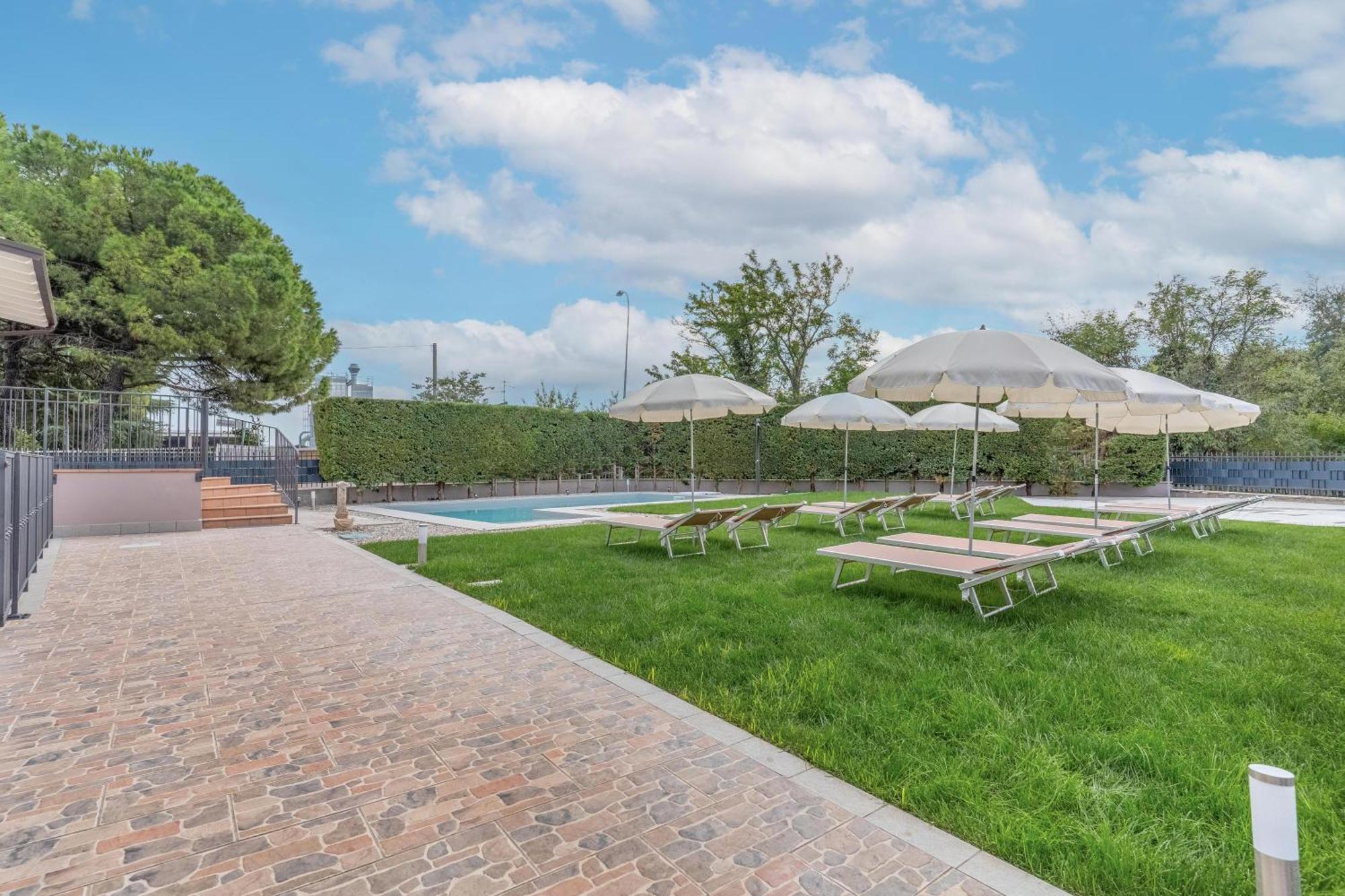 -Free Pool And Parking- Garda House Apartments Castelnuovo del Garda Bagian luar foto