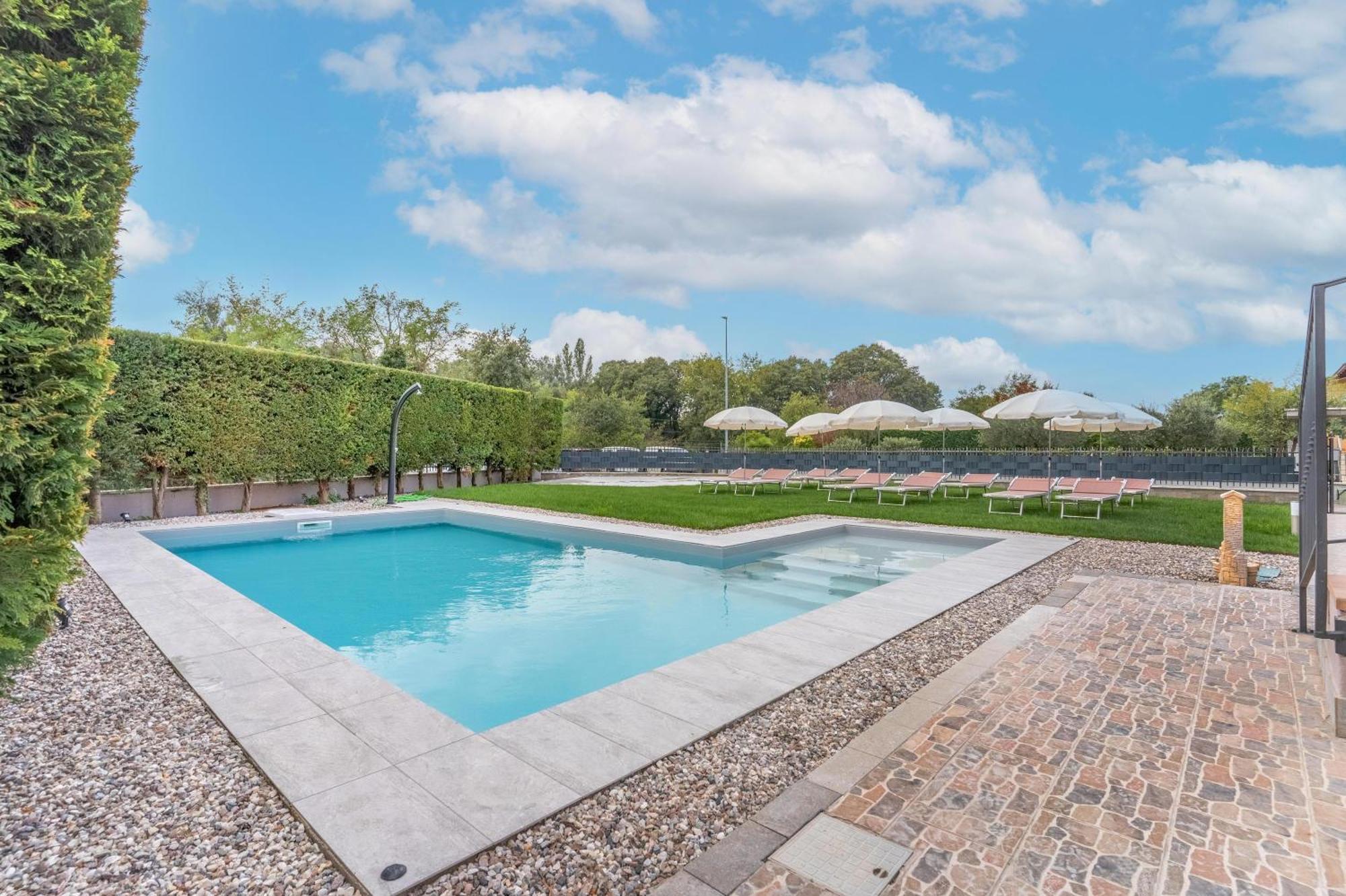 -Free Pool And Parking- Garda House Apartments Castelnuovo del Garda Bagian luar foto