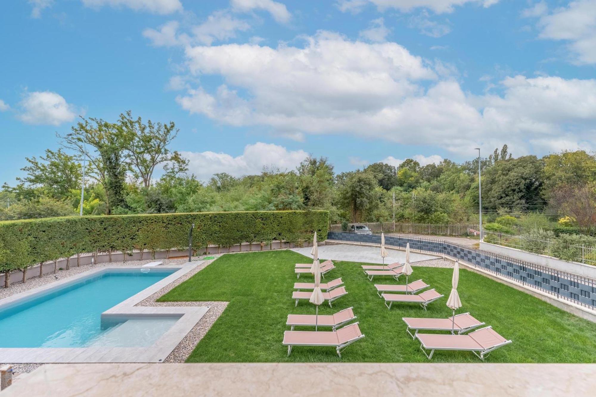 -Free Pool And Parking- Garda House Apartments Castelnuovo del Garda Bagian luar foto