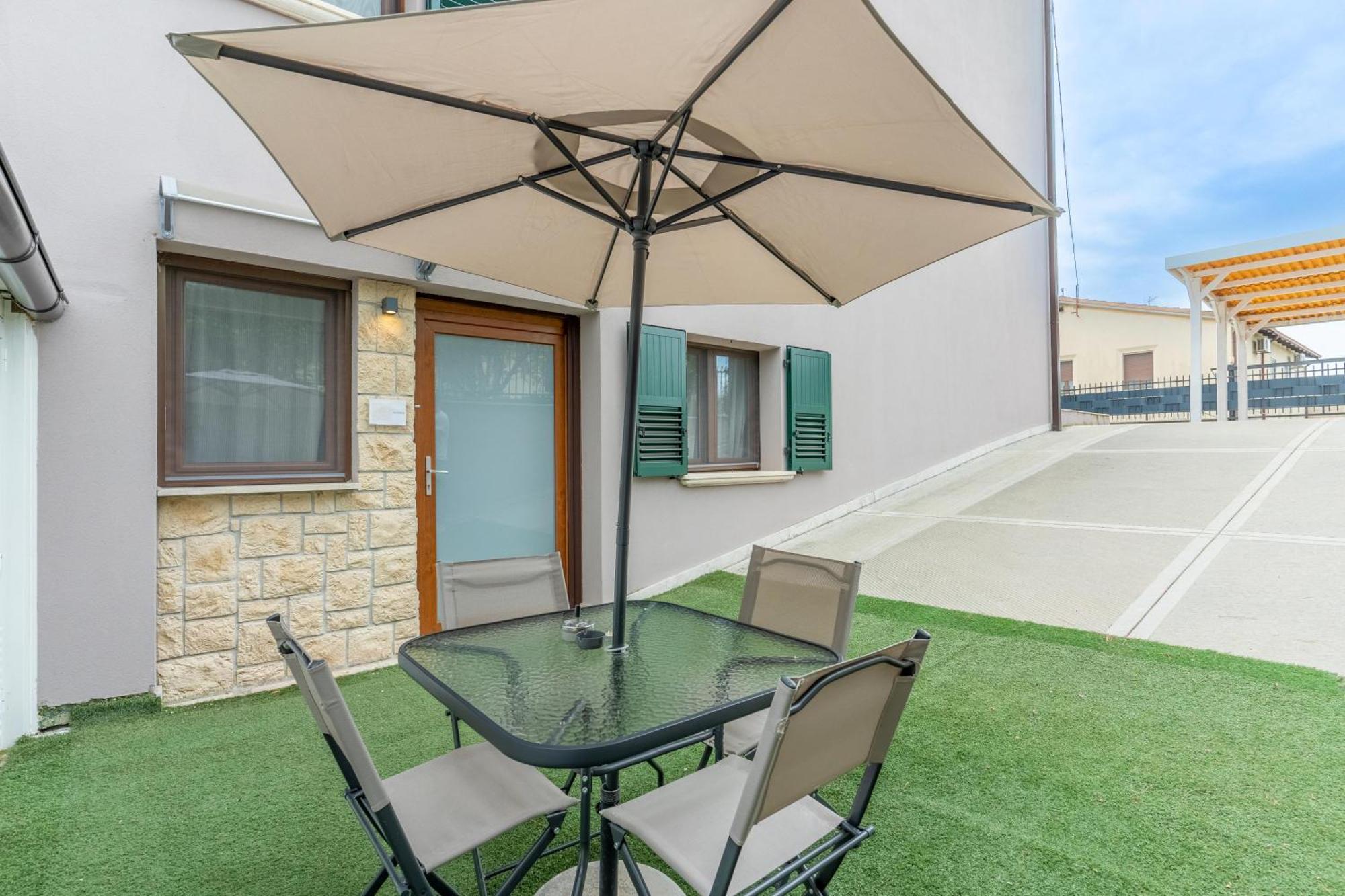 -Free Pool And Parking- Garda House Apartments Castelnuovo del Garda Bagian luar foto