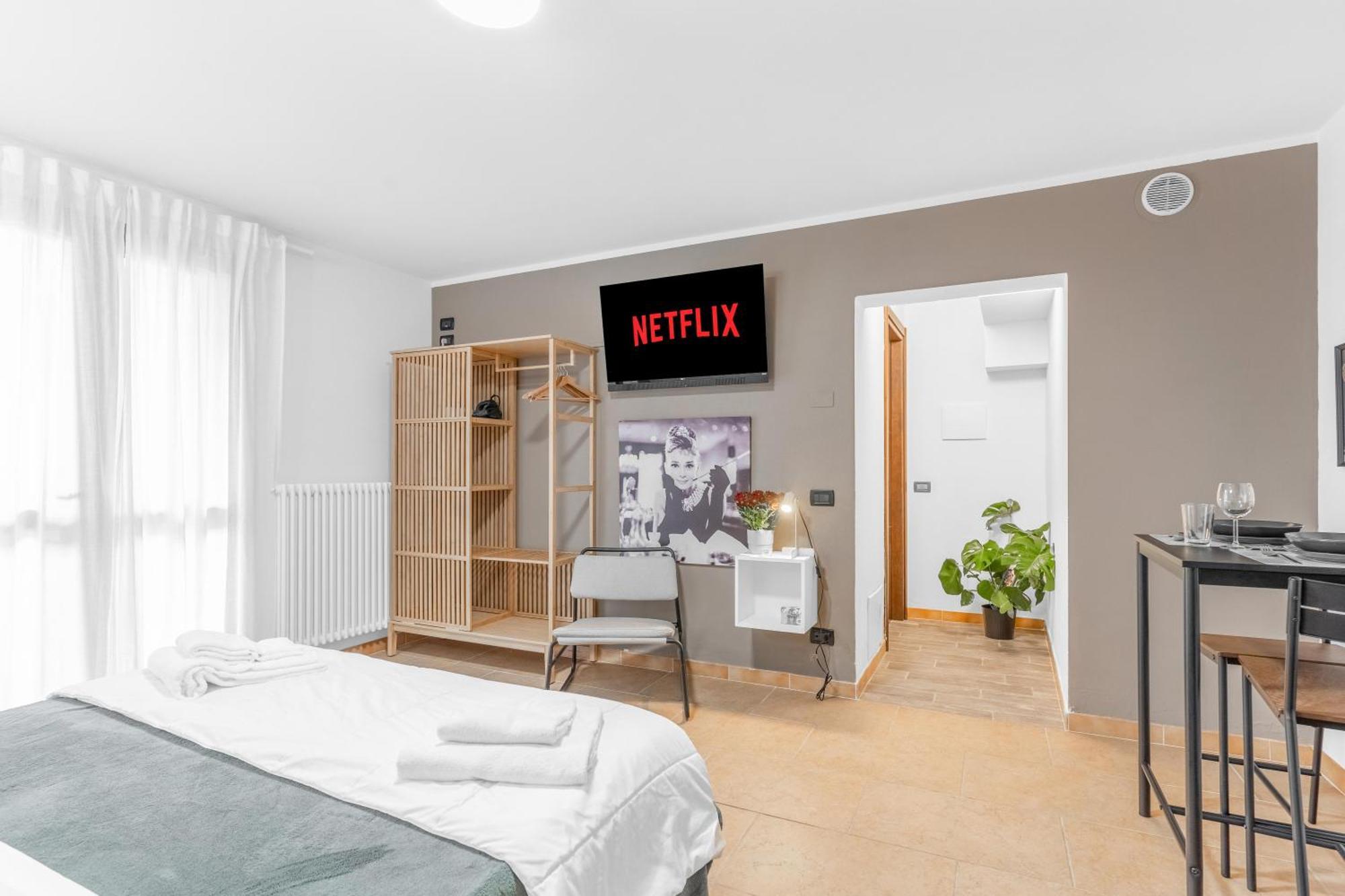 -Free Pool And Parking- Garda House Apartments Castelnuovo del Garda Bagian luar foto