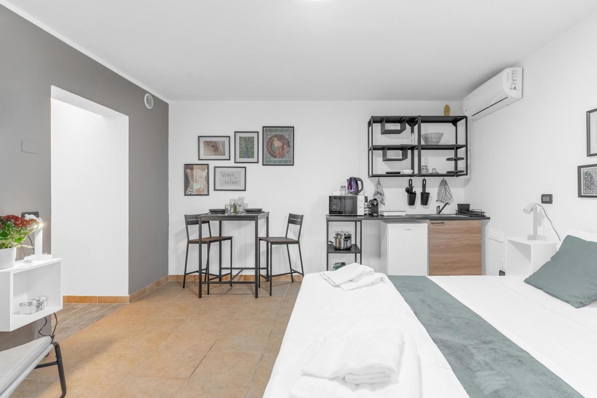 -Free Pool And Parking- Garda House Apartments Castelnuovo del Garda Bagian luar foto