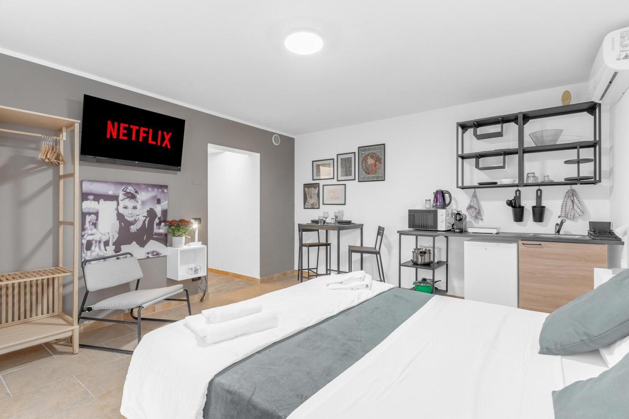 -Free Pool And Parking- Garda House Apartments Castelnuovo del Garda Bagian luar foto